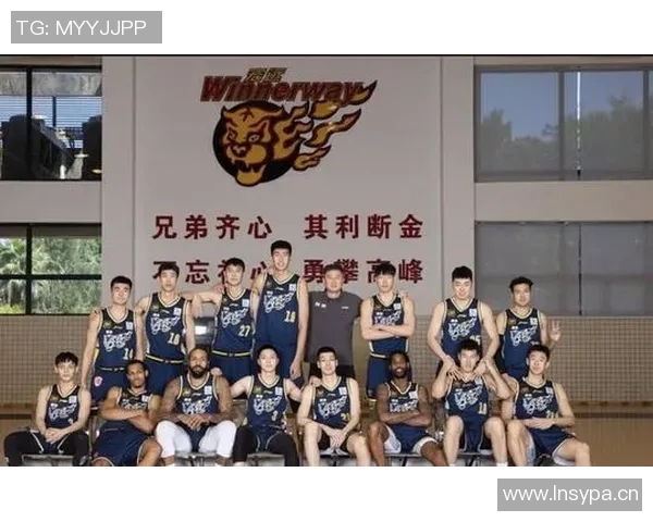 广东宏远队全队合力荣登CBA总冠军宝座,终结辽宁队三连冠统治